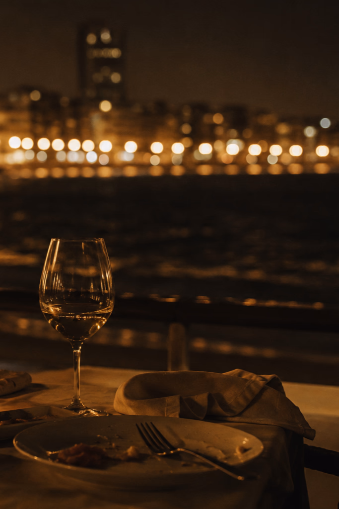 A half-finished dinner on a seafront terrace in Las Palmas, a wine glass and a fork at rest: the moment the conversation stops when a gigolo says what he does for a living.